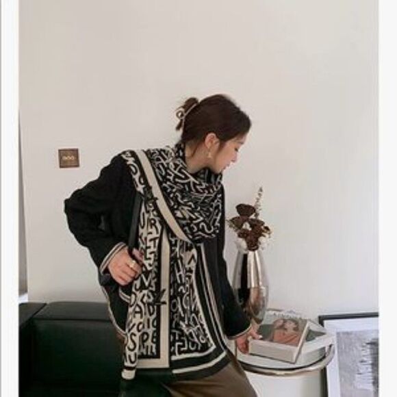 NEW Ultra Long Cashmere Feel Wrap - Picture 2 of 4